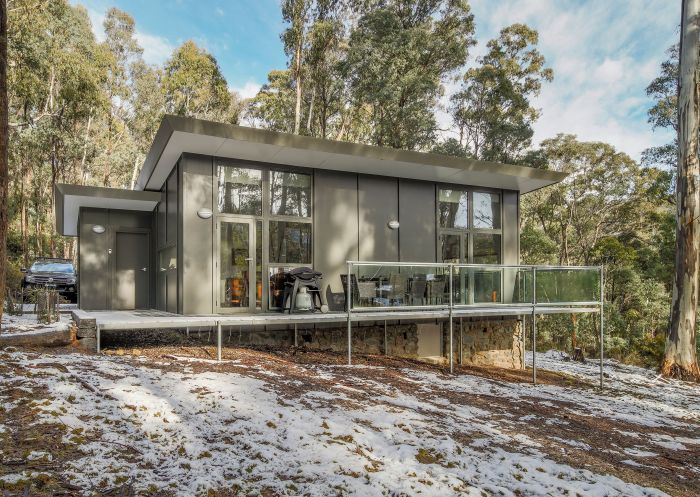 Lyrebird Cottage on a snowy winter day, Kosciuszko National Park 